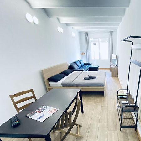 Appartamento Apl Sants Lofts Bcn Fira Camp Nou Barcellona Esterno foto
